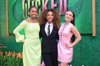 Famosos comparecem em première de "Wicked: Parte 2" em São Paulo