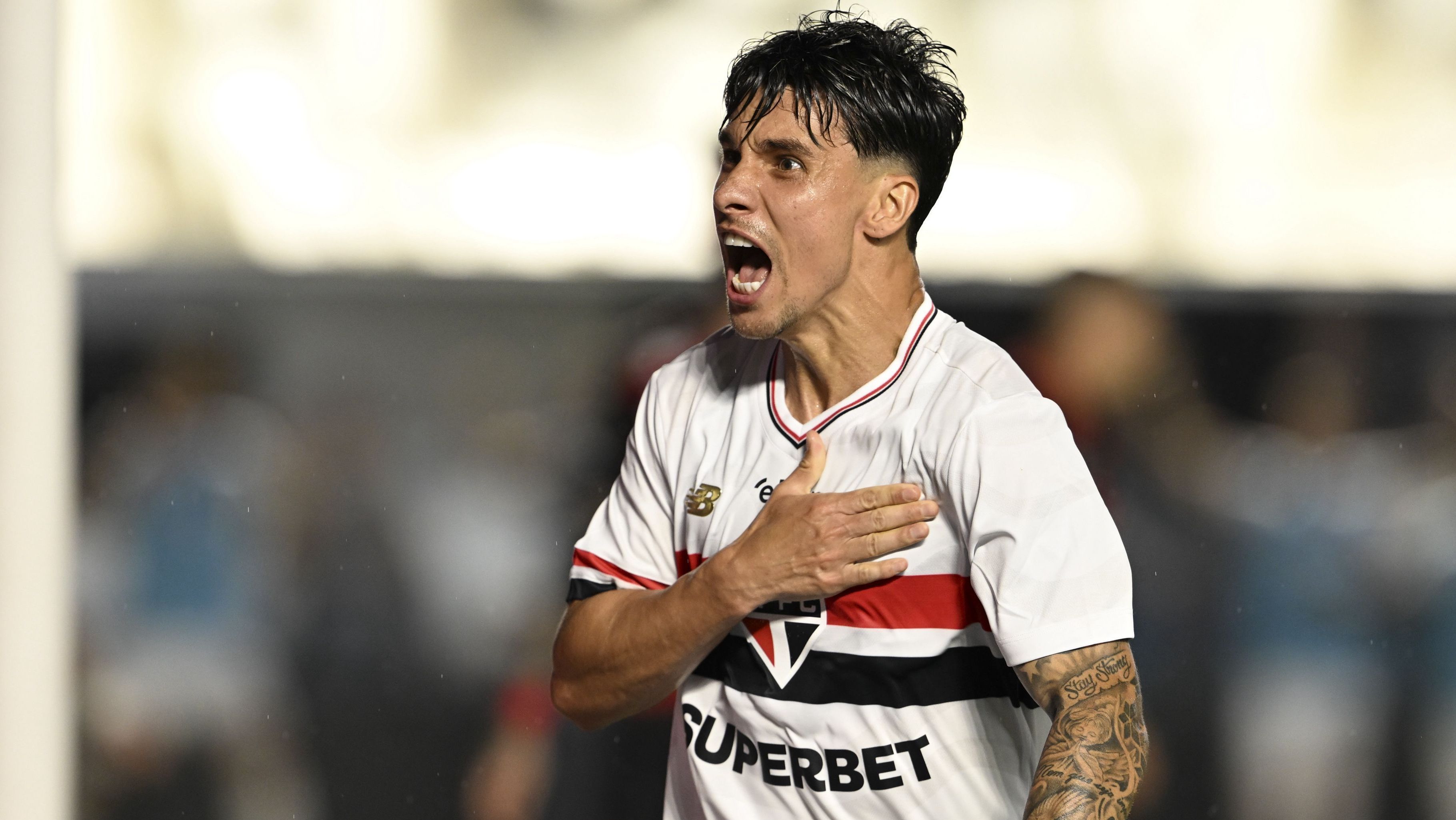 Ferreirinha marcou o gol que fechou o placar em 2 a 2 na Vila Belmiro
