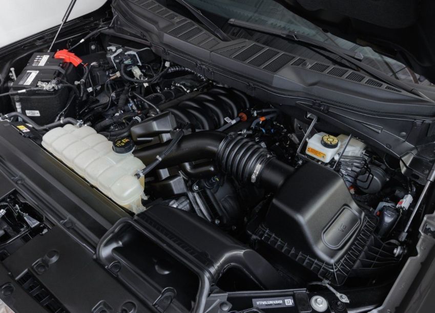 Motor V8 Coyote tem 405 cv • Divulgação