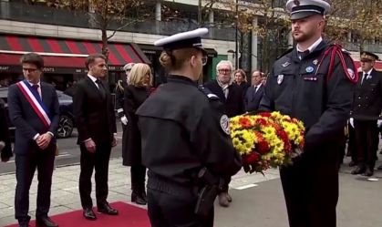 França homenageia vítimas de ataques do Estado Islâmico após dez anos