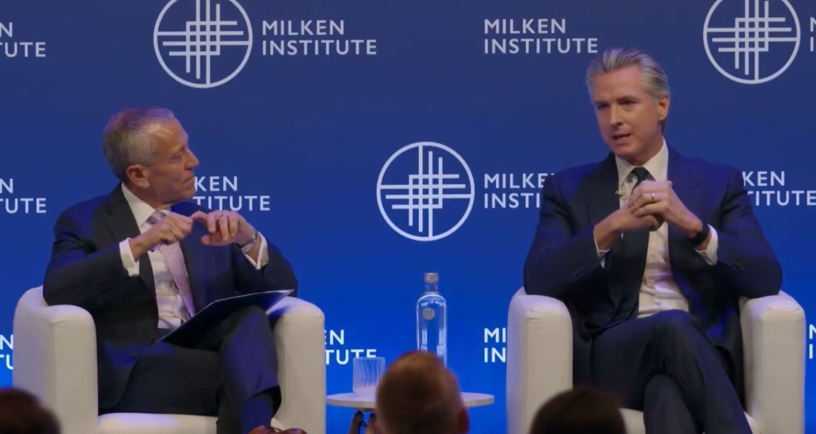 Governador da Califórnia, Gavin Newsom, participa de simpósio em SP