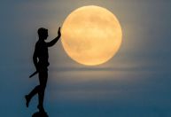 Maior superlua é vista ao redor do mundo nesta quarta-feira (5); veja