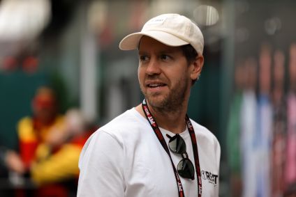 Sebastian Vettel chegando ao Paddock no Autódromo de Interlagos, no GP de São Paulo 2025