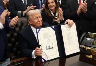 Trump sanciona projeto que encerra shutdown mais longo da história dos EUA