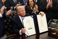 Trump sanciona projeto que encerra shutdown mais longo da história dos EUA