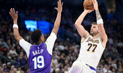 Doncic aplica "caneta" em cesta espetacular dos Lakers; veja
