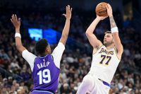Doncic aplica "caneta" em cesta espetacular dos Lakers; veja