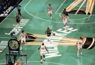 Giannis Antetokounmpo quebra recorde de Kareem Abdul-Jabbar pelos Bucks