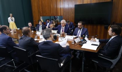 Governadores surpreendem Hugo e Derrite ao pedir mais 1 mês a PL Antifacção