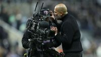 Guardiola se desculpa após discussão com cinegrafista: "Envergonhado"