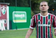 Ex-zagueiro do Fluminense anuncia aposentadoria; veja detalhes