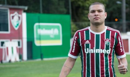 Ex-zagueiro do Fluminense anuncia aposentadoria; veja detalhes