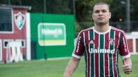Ex-zagueiro do Fluminense anuncia aposentadoria; veja detalhes