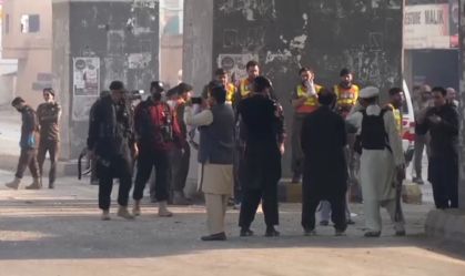 Ataque de homens-bomba deixa três mortos em base paramilitar no Paquistão