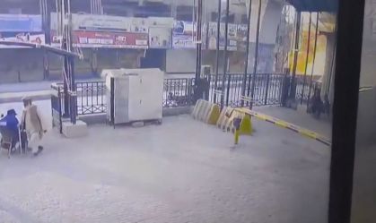 Veja momento de explosão durante ataque de homens-bomba no Paquistão