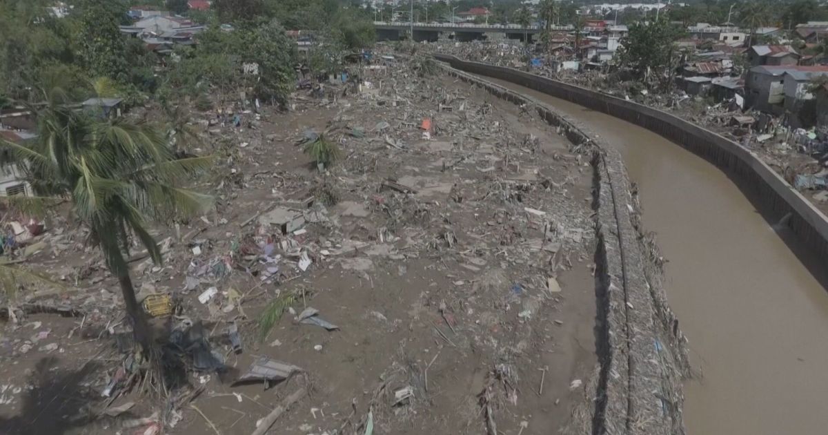 Tufão segue para o Vietnã após deixar rastro de destruição nas Filipinas
