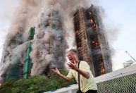 Veja fotos do incêndio em Hong Kong que consumiu prédios residenciais