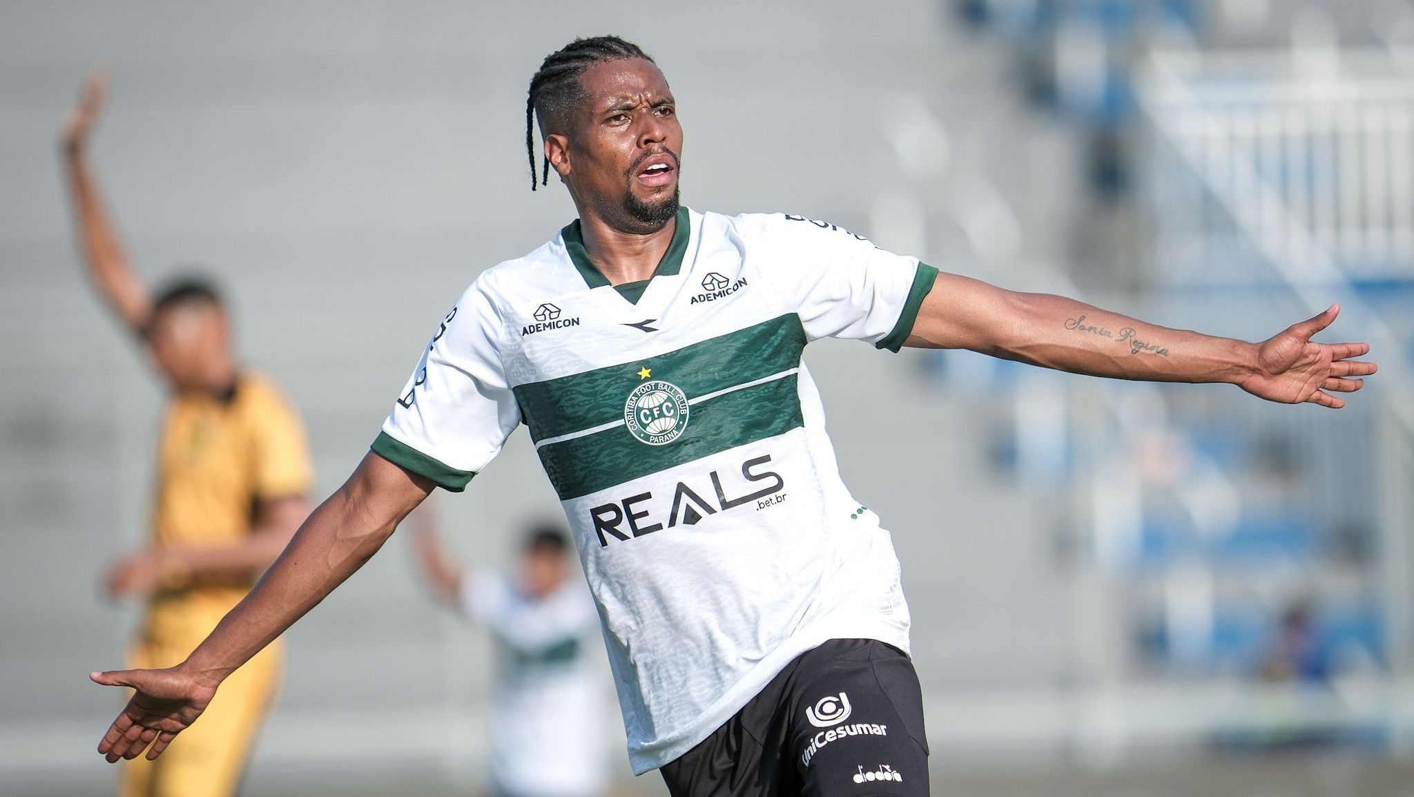 Iury Castilho comemora gol em jogo do título