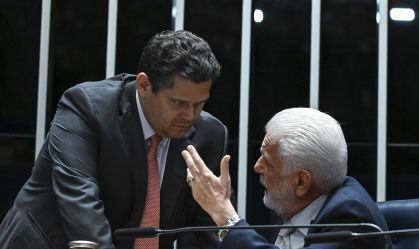 Líder do governo no Senado diz que Alcolumbre "não quer falar com ele"