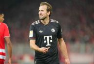 Bayern tropeça pela 1ª vez na temporada, mas Kane evita derrota no fim
