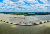 Navios que vão hospedar delegações estrangeiras na COP30 chegam a Belém