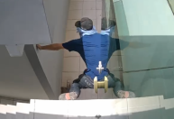 Vídeo: homem invade residência em tentativa de roubo e esfaqueia morador