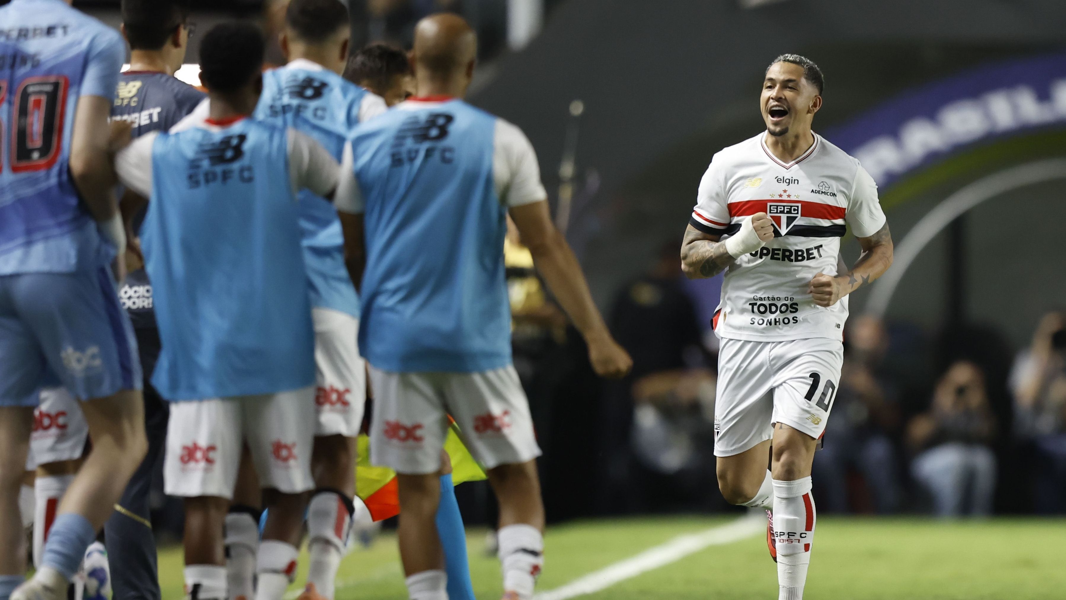 Luciano abriu o placar na Vila Belmiro