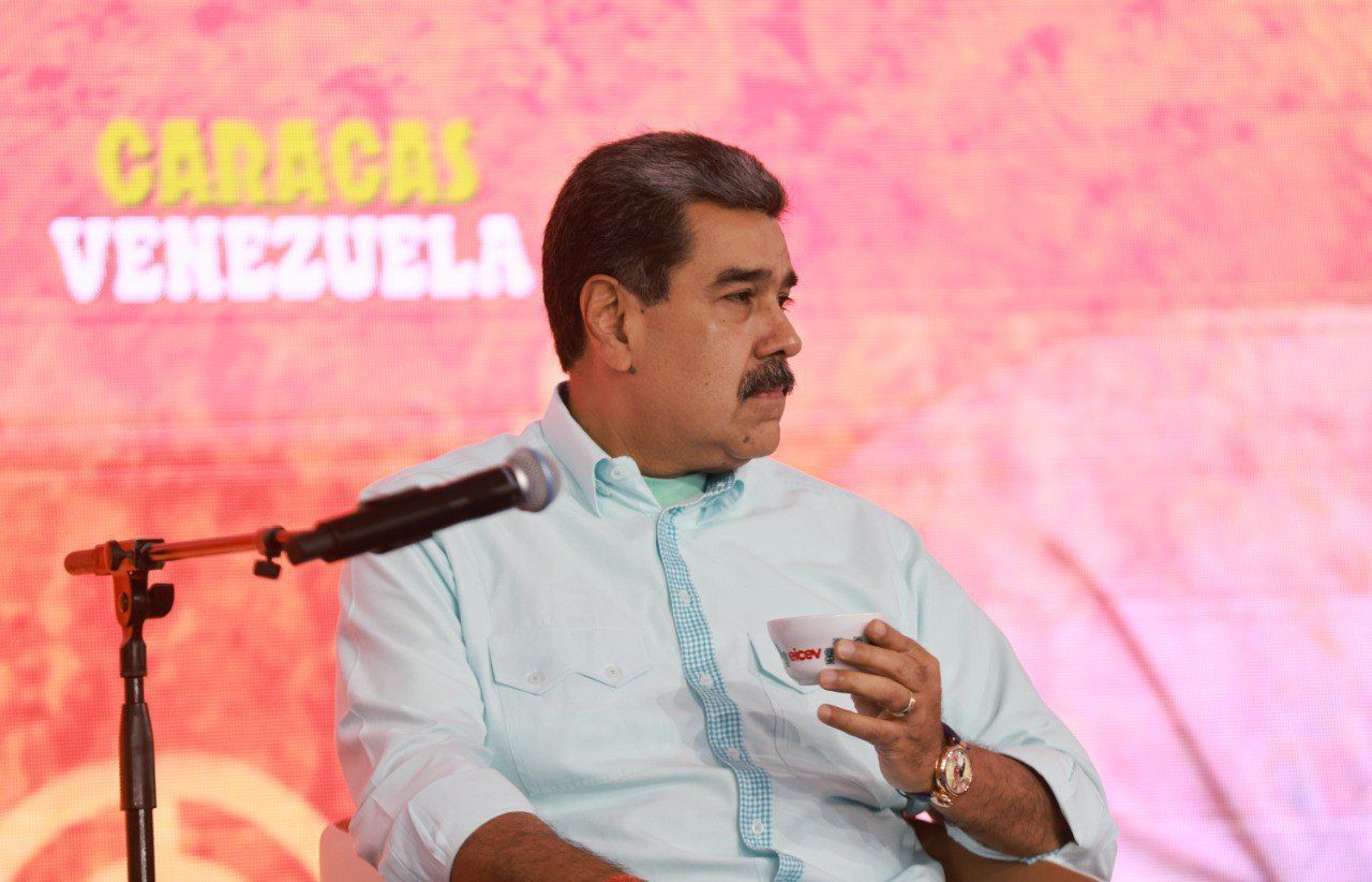 Nicolás Maduro participa do Encontro Internacional de Cafés de Especialidade Venezuelana, nos arredores de Caracas, em 30 de novembro de 2025.