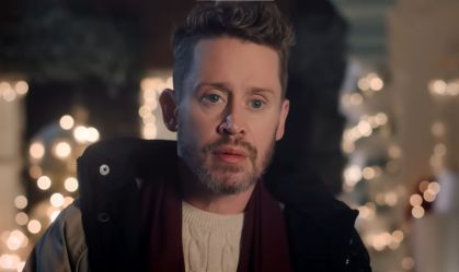 Macaulay Culkin revive personagem de "Esqueceram de Mim" em comercial
