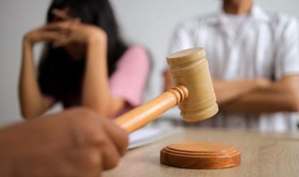 Mãe e filho processam pai que pulou a cerca em SC