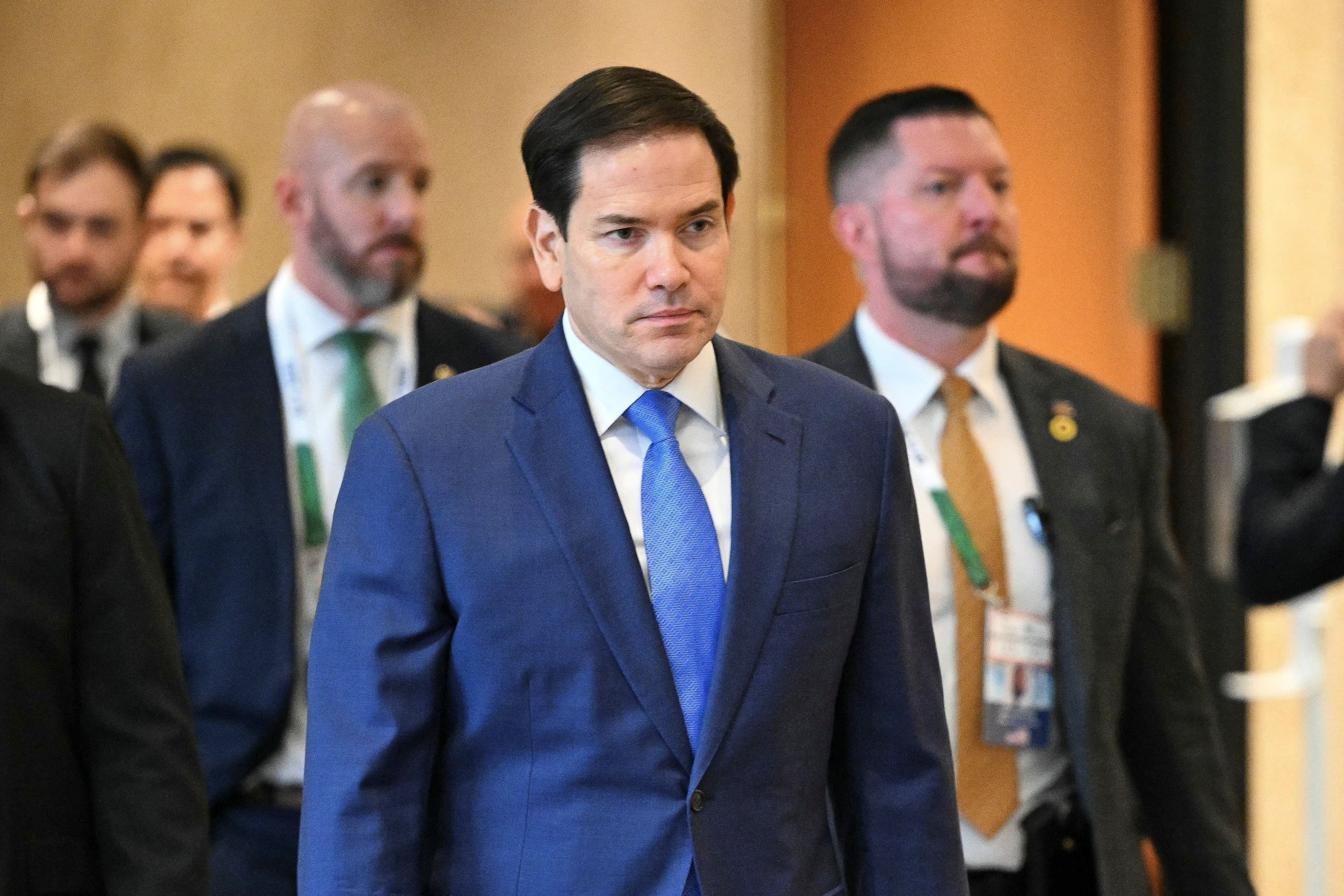 Marco Rubio chega para reunião do G7 no Canadá
