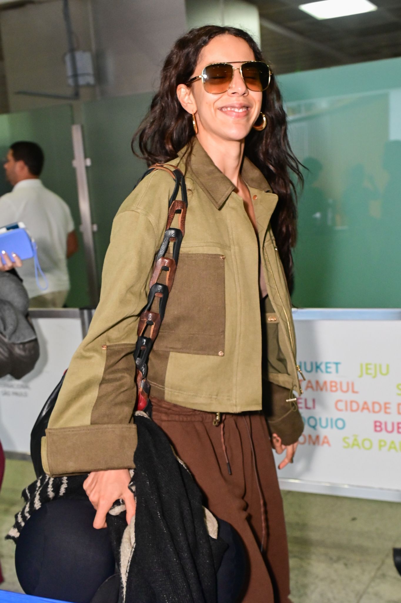 Marina Sena embarca para Grammy Latino • Léo Franco/ AgNews