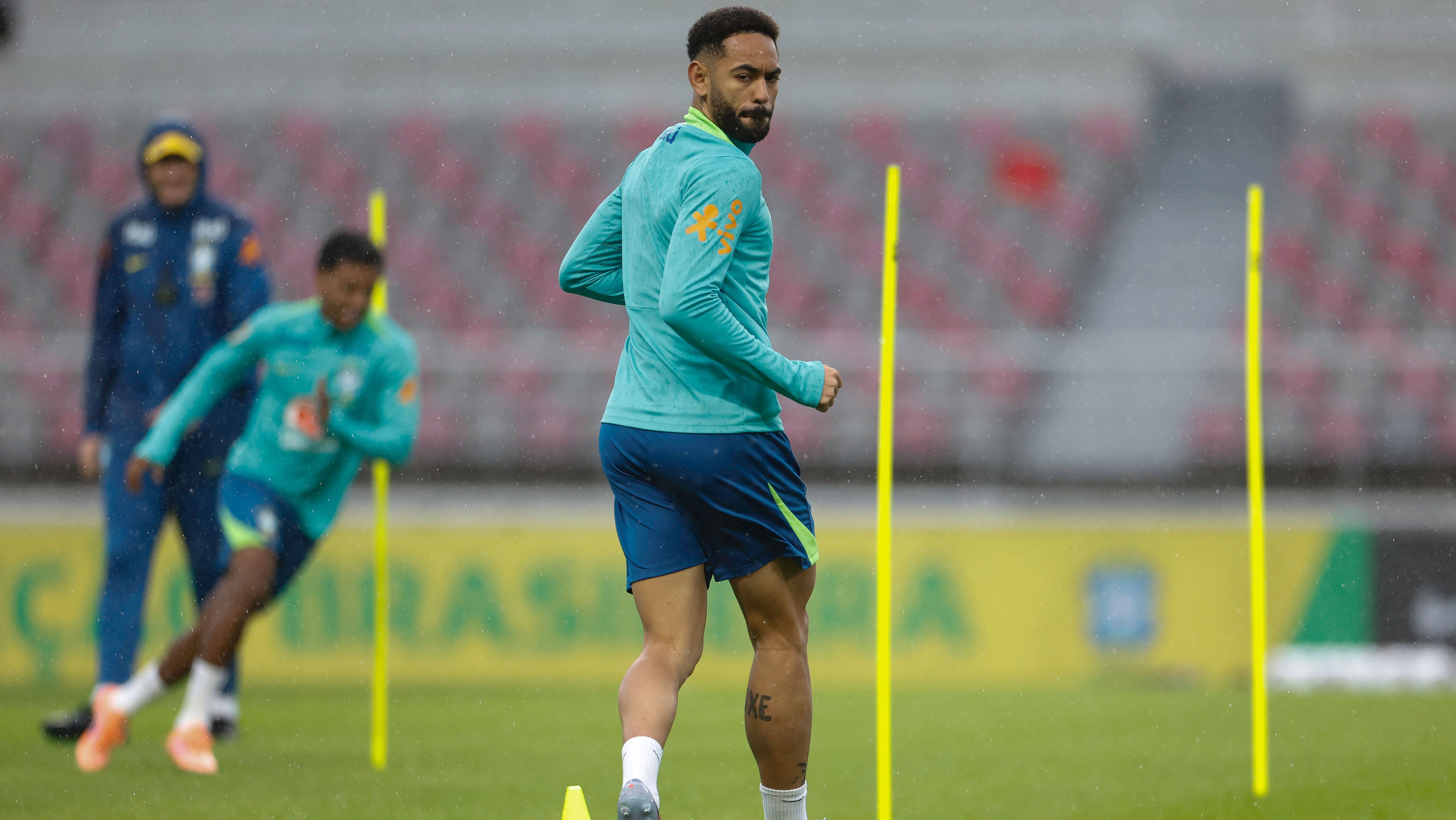 Matheus Cunha em treino da Seleção Brasileira