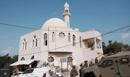 Colonos israelenses incendeiam mesquita em onda de ataques na Cisjordânia