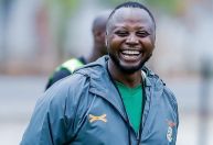 Técnico de Zâmbia adia estreia após internação por intoxicação alimentar