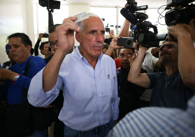 Nasry Asfura votes in the primaries in Tegucigalpa, Honduras • Emilio Flores/Anadolu via Getty Images