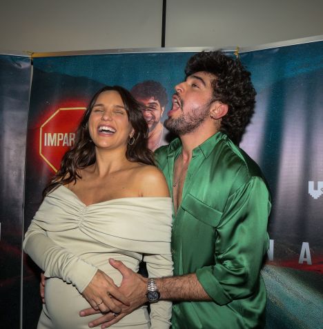 Nattan se diverte ao posar com Rafa Kalimann • Tomzé Fonseca/Agnews