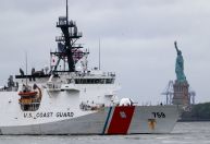 Guarda Costeira dos EUA aguarda reforços para tentar apreender petroleiro