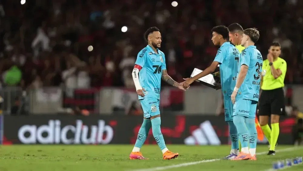 Neymar reclamou ao ser substituído contra o Flamengo
