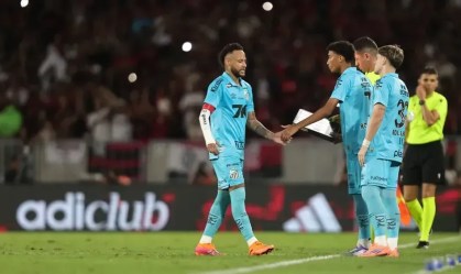 Neymar reclamou ao ser substituído contra o Flamengo