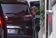Ex-presidente da França Sarkozy sai da prisão para aguardar recurso