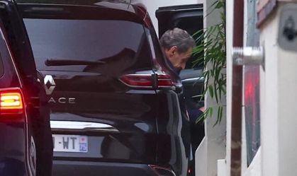 Ex-presidente da França Sarkozy sai da prisão para aguardar recurso