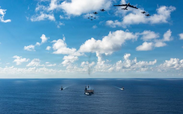 O Grupo de Ataque do Porta-Aviões Gerald R. Ford, que foi deslocado para o Caribe em meio às tensões com a Venezuela • Petty Officer 3rd Class Gladjimi Balisage