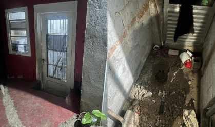 Polícia Militar encontrou corpo de criança enterrado na lavanderia de casa no Parque Jandaia, em Guarulhos, Região Metropolitana de São Paulo.
