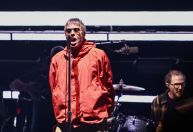 Oasis homenageia Gary "Mani" Mounfield em show em SP dias após sua morte