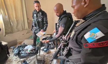 Polícia encontra drogas escondidas em escola durante operação no Rio