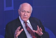 Queda no padrão da classe média alimenta populismo, diz José Pastore