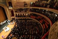 Megaoperação: Theatro Municipal recebe missa de sétimo dia para policiais