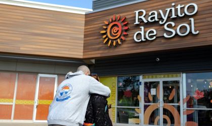 Professora imigrante é detida na frente dos alunos nos Estados Unidos