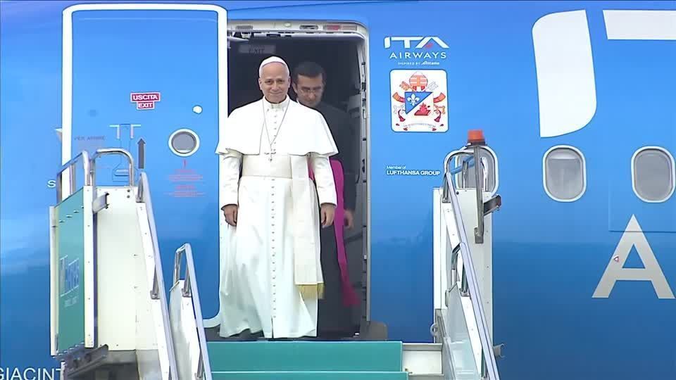 Papa Leão XIV chega em Ancara, capital da turquia, em primeira viagem fora da Itália